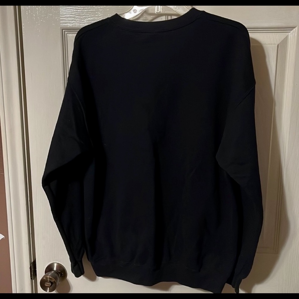 Popular Design Sweatshirt - Picture 2 of 3